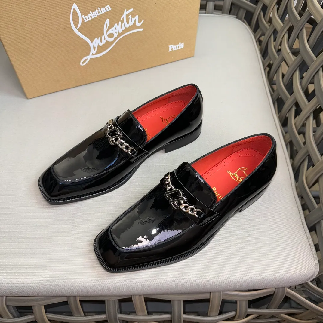 [CL red-soled shoes] Top P: 1020💰 Size 39-44 (⚠️38.45.46 custom-made, non-refundable and non-exchangeable) 🆑High-end men's business formal leather shoes, classic red-soled shoes | Fabric: Original imported first-layer cowhide, iconic rivet decoration | Lining: water-dyed cowhide lining Outsole: red cowhide outsole imported from Italy Brand: Christia*.Loubouti* 🆑 High-end men's business dress shoes | classic red soled shoes | Upper: original imported first layer cowhide iconic rivet decoration | Linning: Water dyed cow skin inner Outsole: red cowhide outsole imported from Italy Size: 39-44 (38.45.46 customized) Brand: Christia*.Loubouti*